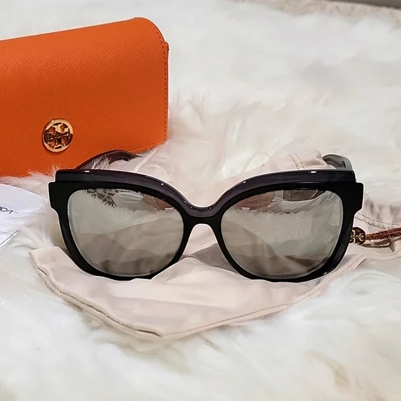 Never worn Tory Burch sunglasses with case Tory Burch | Accessories | Brand New Never Worn Tory Burch  main image 4